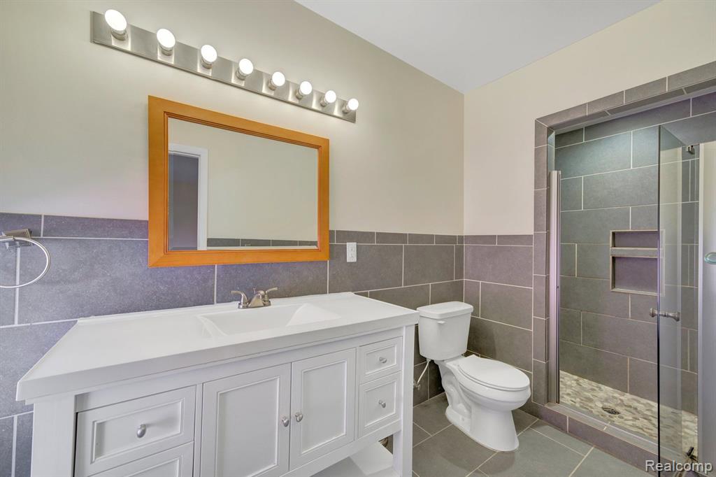 2950 Field Street Detroit, MI 48214 - Photo 19 of 48