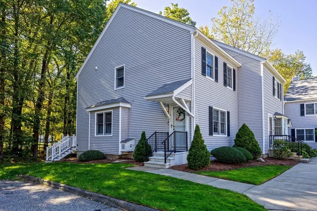 $309,900 | 10 Shadow Brook Estates, Unit 10, South Hadley, MA 01075