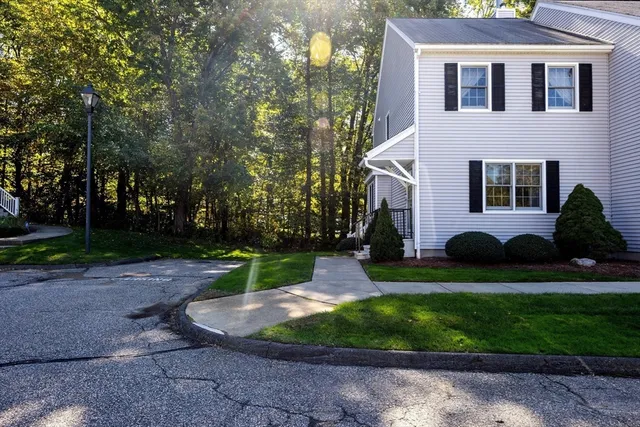 $309,900 | 10 Shadow Brook Estates, Unit 10, South Hadley, MA 01075