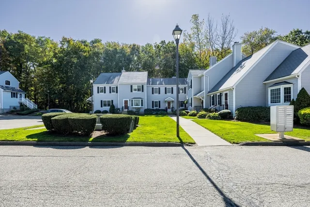 $309,900 | 10 Shadow Brook Estates, Unit 10, South Hadley, MA 01075