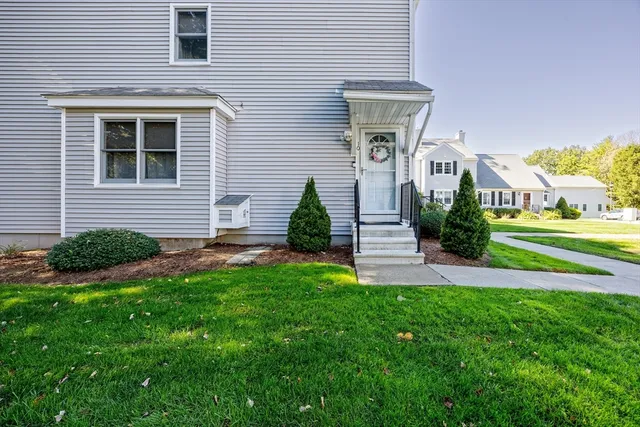 $309,900 | 10 Shadow Brook Estates, Unit 10, South Hadley, MA 01075