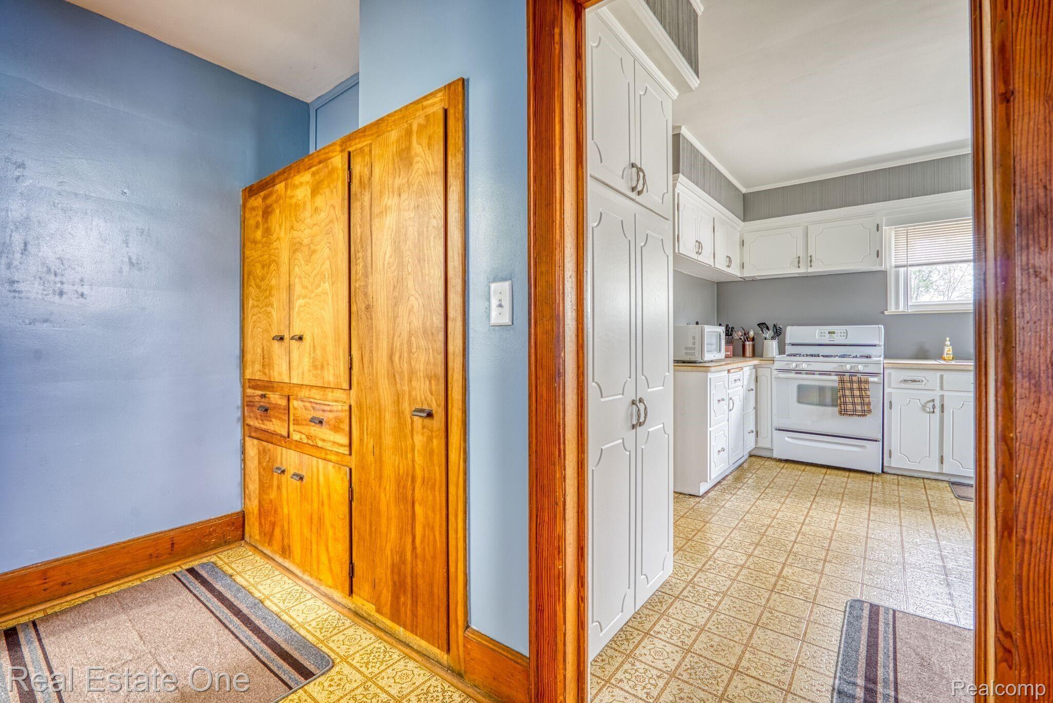 26161 Hagen Road New Baltimore, MI 48051 - Photo 14 of 34 Hagen hall built ins.jpeg