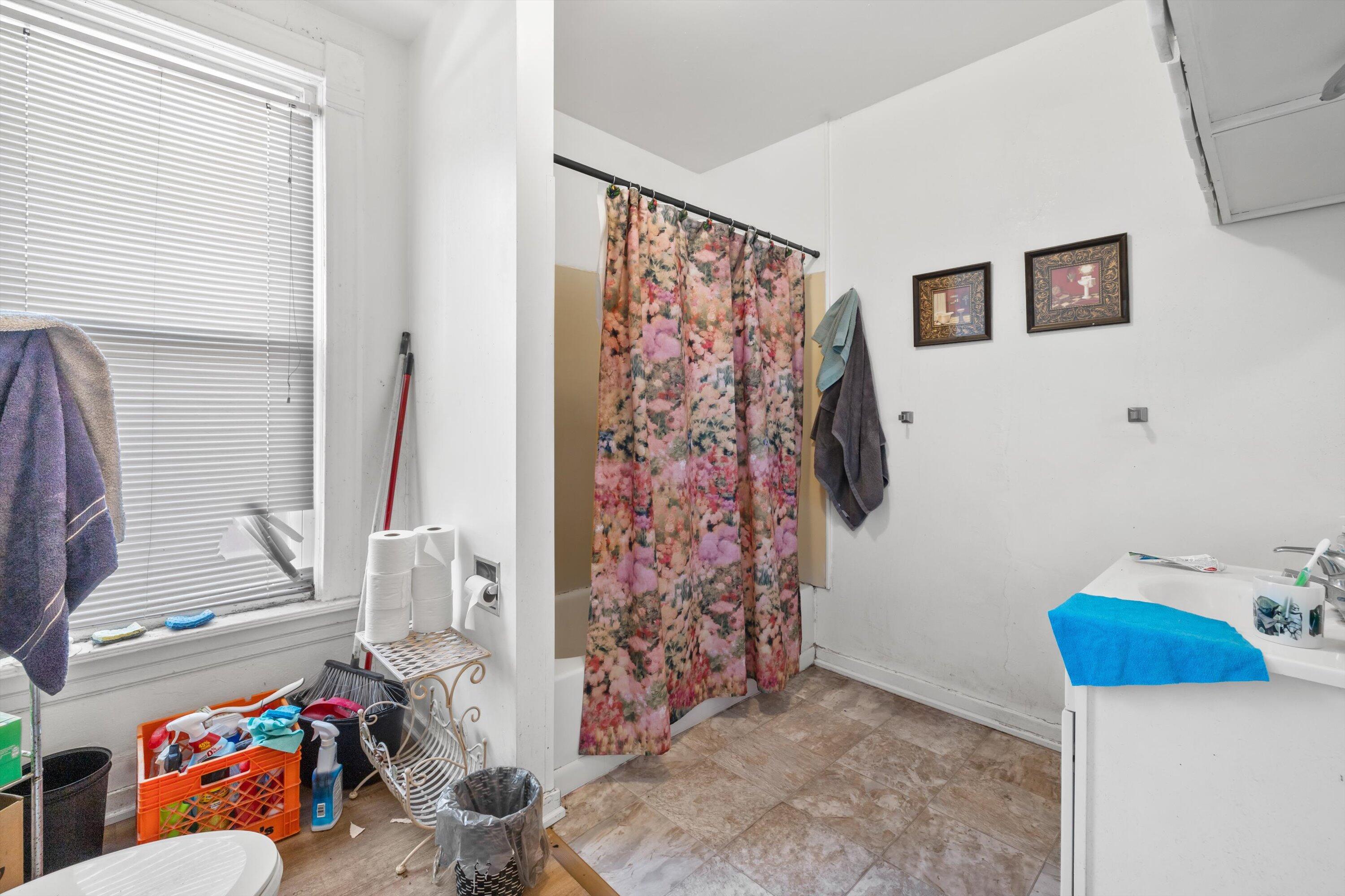 1226 Blake Avenue Racine, WI 53404 - Photo 22 of 22 Lower Unit Bathroom