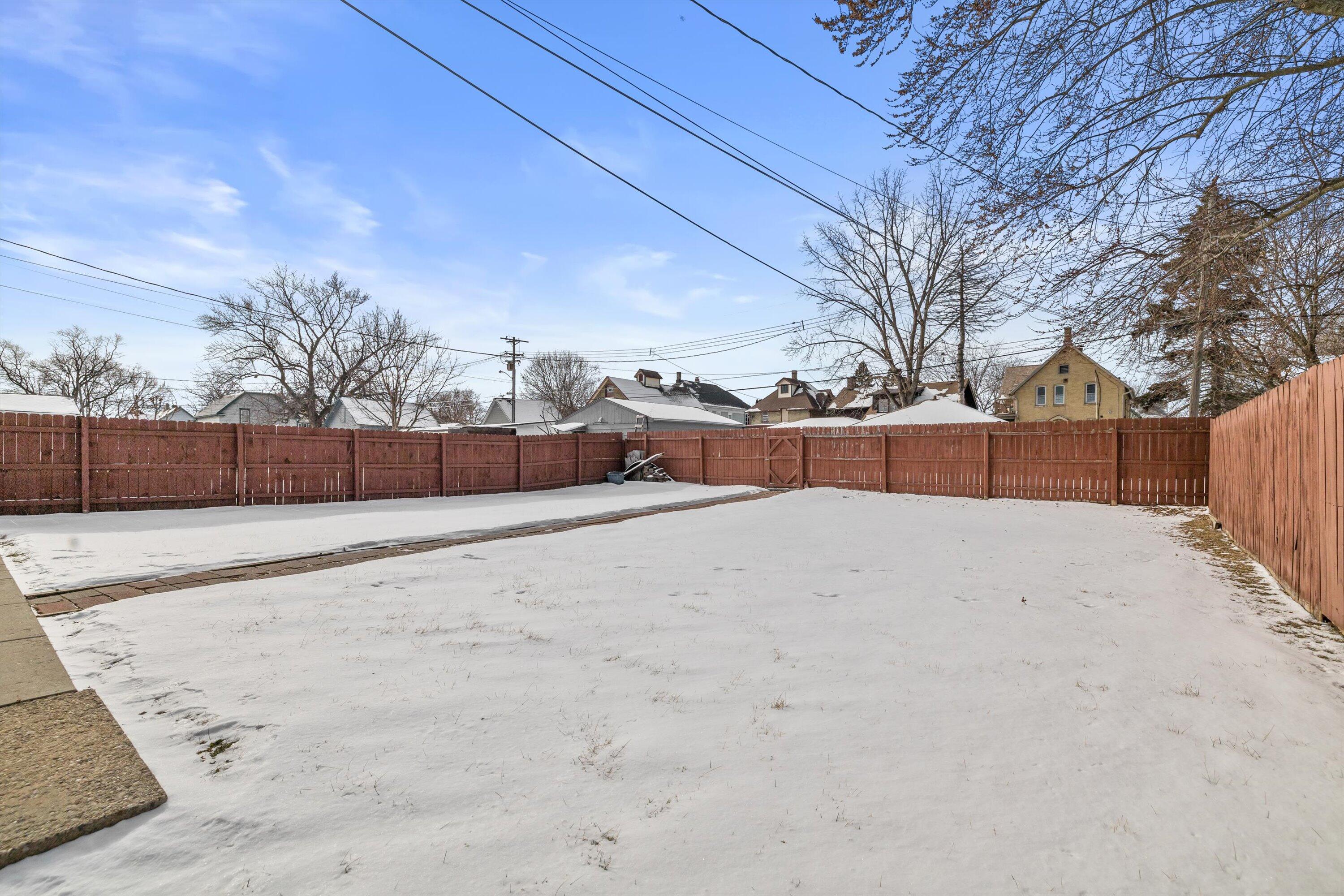 1226 Blake Avenue Racine, WI 53404 - Photo 4 of 22 Large Backyard