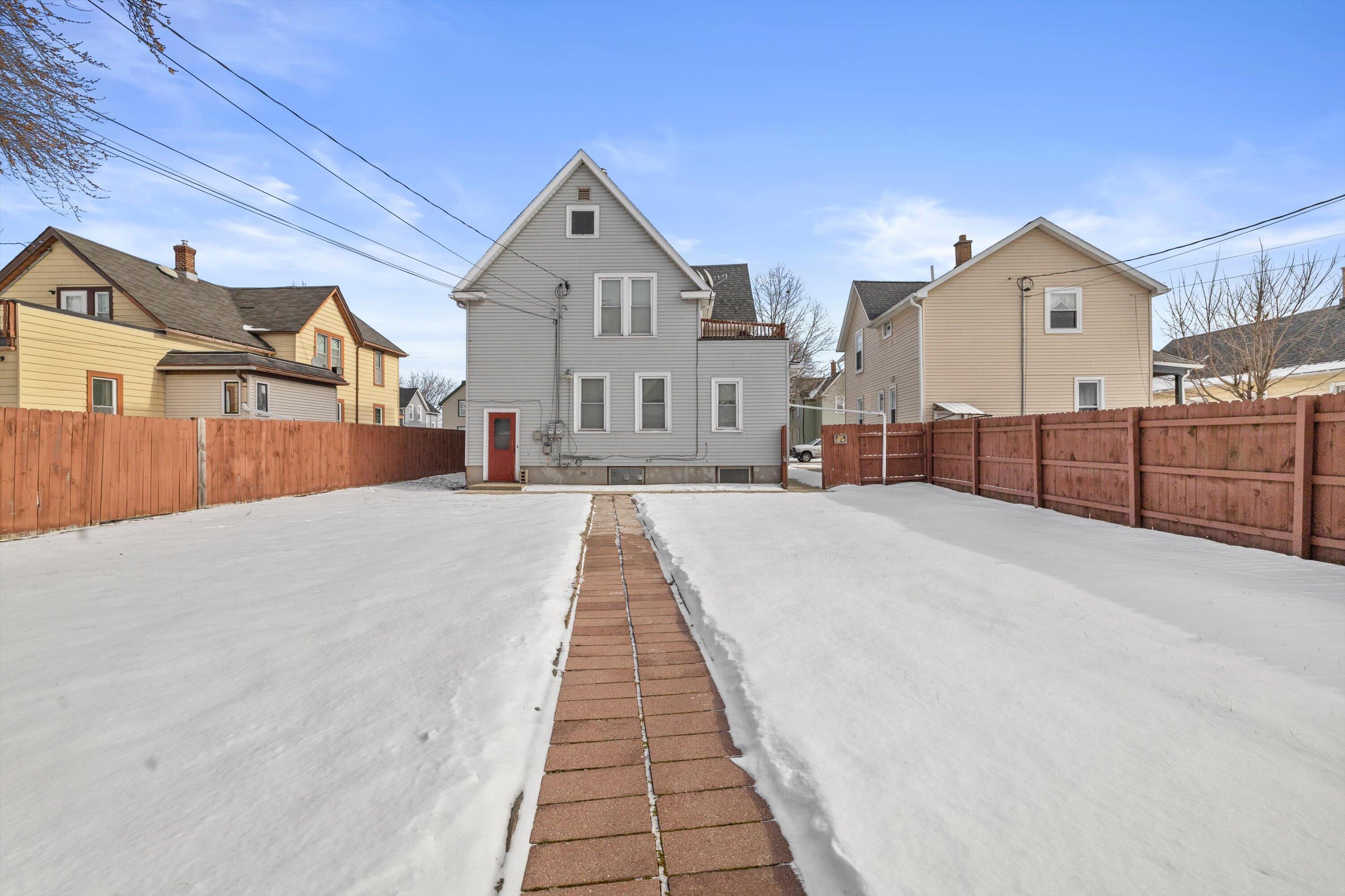 1226 Blake Avenue Racine, WI 53404 - Photo 5 of 22 Large Backyard