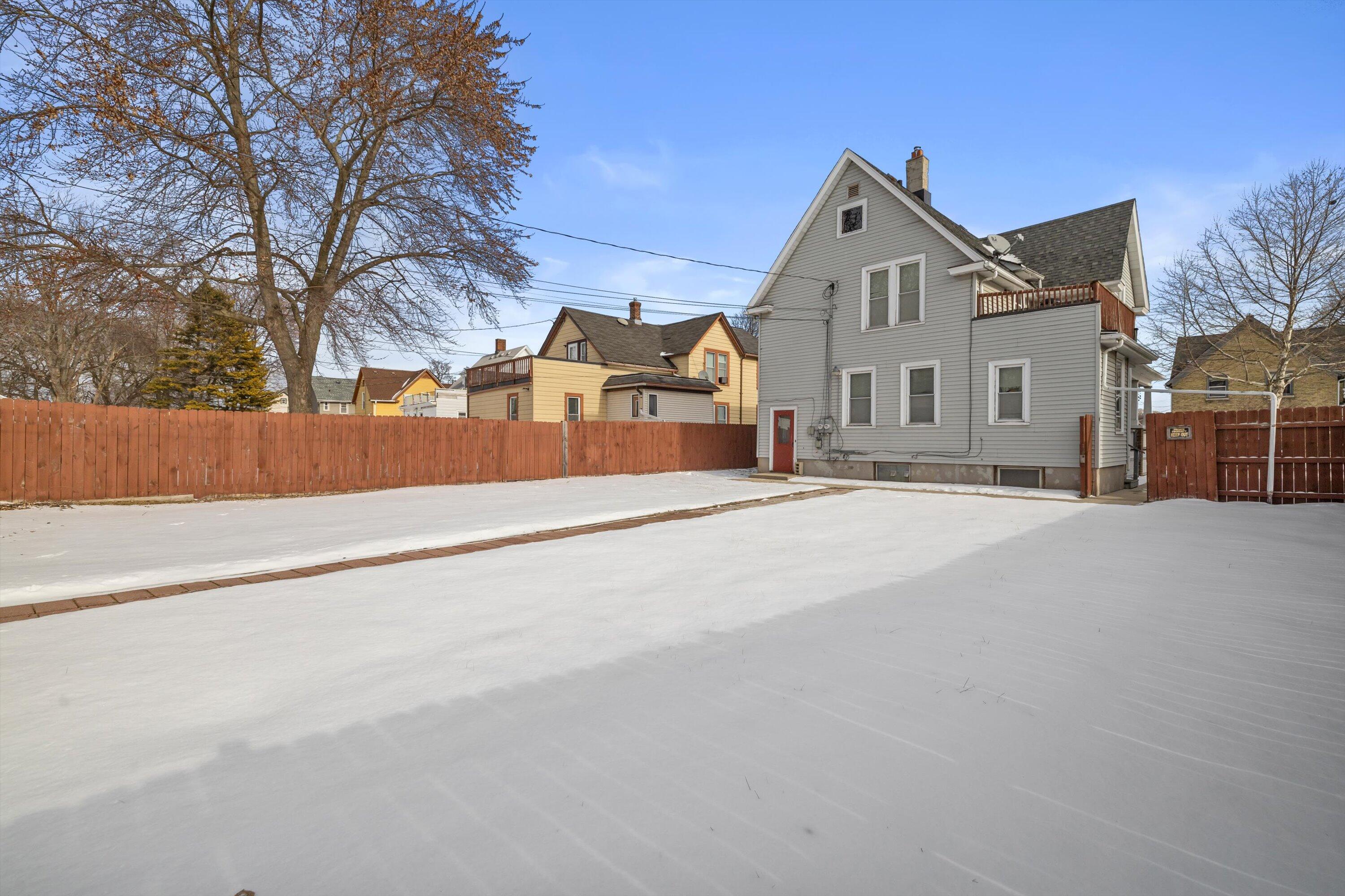 1226 Blake Avenue Racine, WI 53404 - Photo 6 of 22 Large Backyard