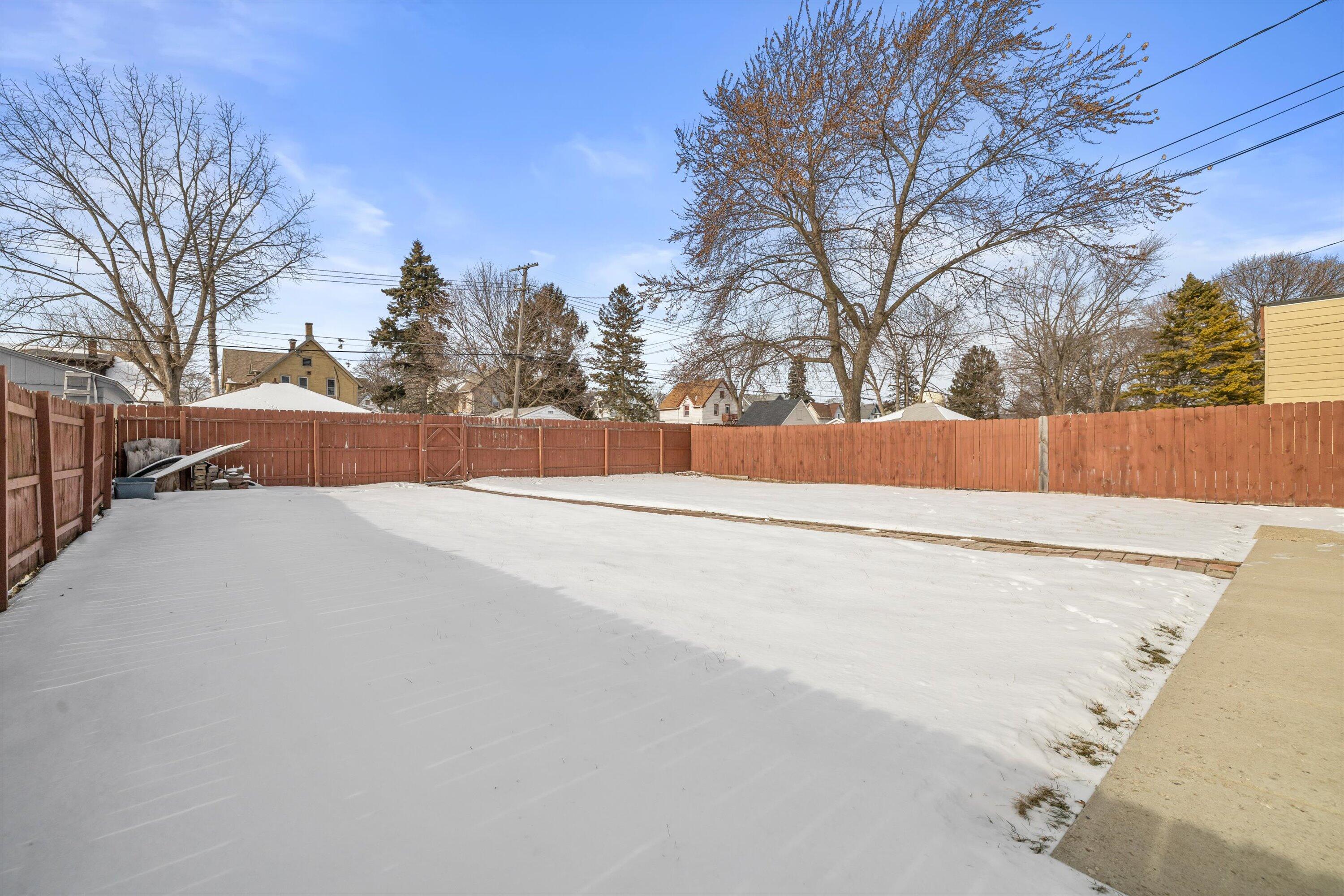 1226 Blake Avenue Racine, WI 53404 - Photo 7 of 22 Large Backyard