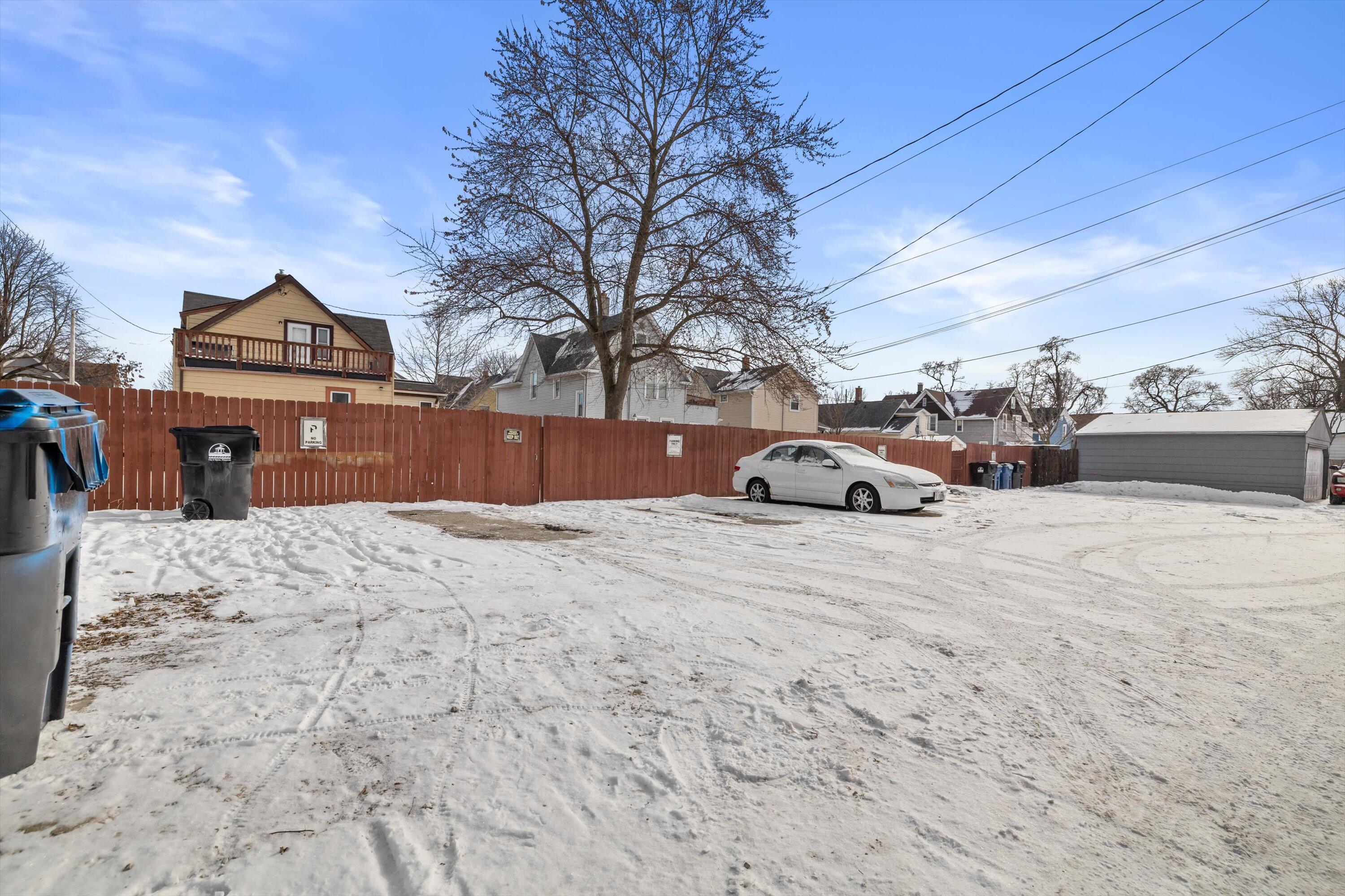 1226 Blake Avenue Racine, WI 53404 - Photo 9 of 22 LARGE Parking Area