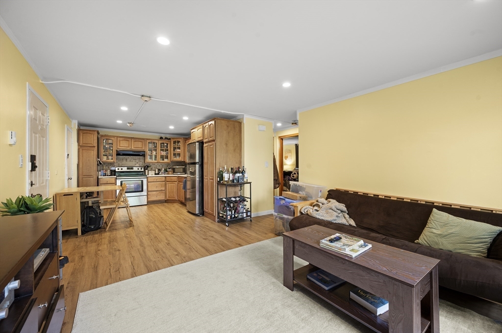 70 Jamaicaway, Unit 1 Boston, MA 02130 - Photo 7 of 19 a living room with furniture and a table