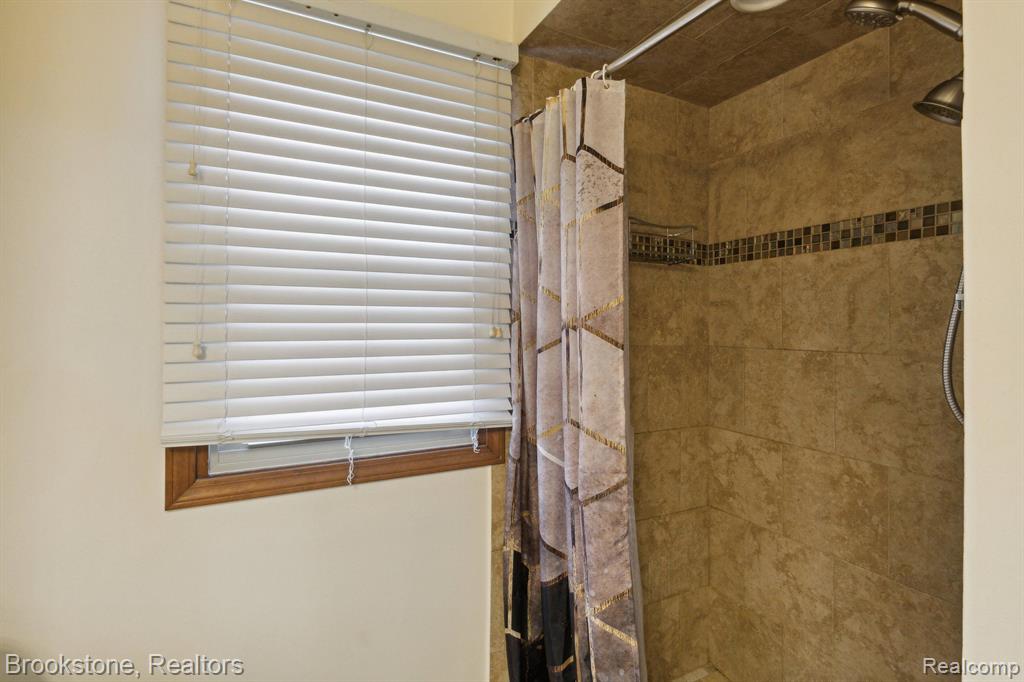 36875 Chesapeake Road Farmington Hills, MI 48335 - Photo 30 of 41