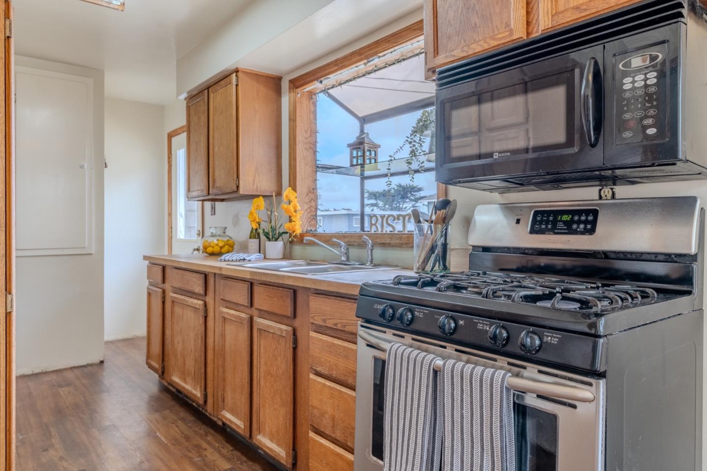 164 Pacific Pacifica, CA 94044 - Photo 9 of 32