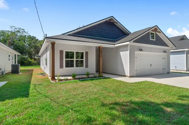 a view of a house with a yard