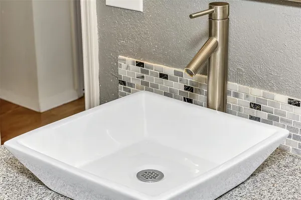 $292,900 | 2304 Oakmont Drive, Bedford, TX 76022