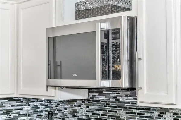 $292,900 | 2304 Oakmont Drive, Bedford, TX 76022