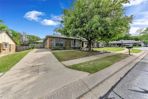 $292,900 | 2304 Oakmont Drive, Bedford, TX 76022