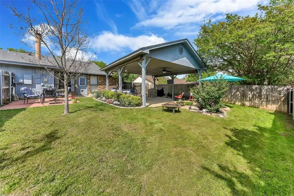 $292,900 | 2304 Oakmont Drive, Bedford, TX 76022