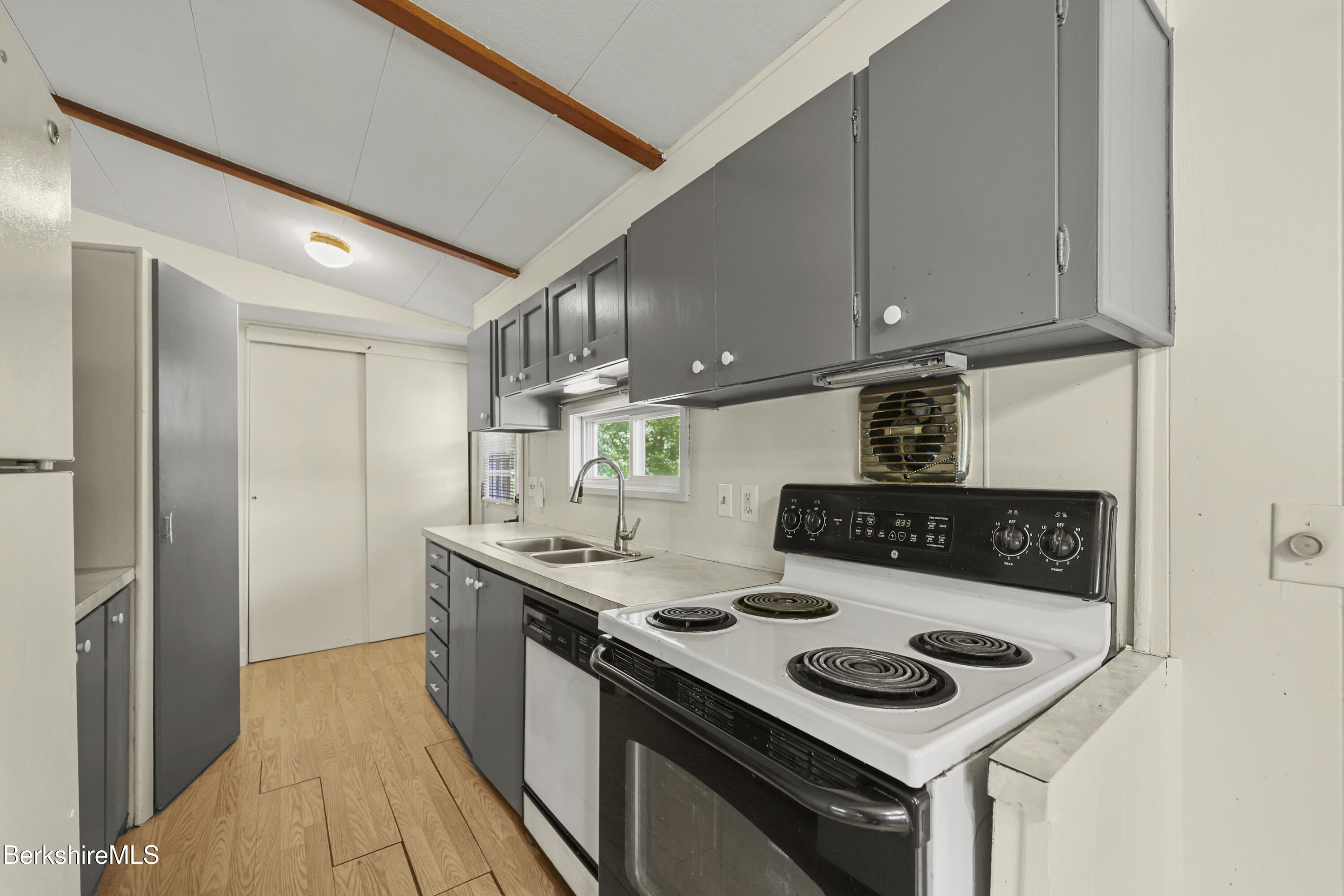 20 Overlook Terrace Adams, MA 01220 - Photo 12 of 32 Kitchen