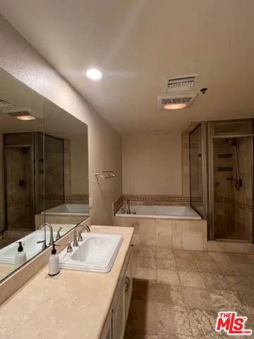 $3,800 | 11504 Moorpark Street, Unit 302, Studio City, CA 91602