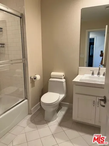 $3,800 | 11504 Moorpark Street, Unit 302, Studio City, CA 91602