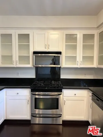 $3,800 | 11504 Moorpark Street, Unit 302, Studio City, CA 91602