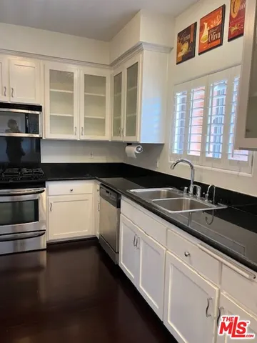 $3,800 | 11504 Moorpark Street, Unit 302, Studio City, CA 91602