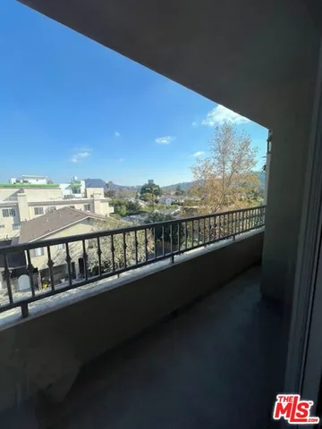 $3,800 | 11504 Moorpark Street, Unit 302, Studio City, CA 91602
