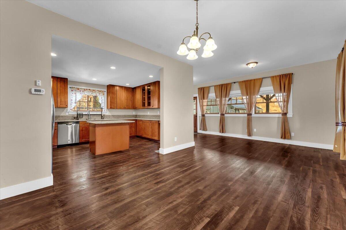 24894 Long Street Fall River Mills, CA 96028 - Photo 6 of 43 Dining room