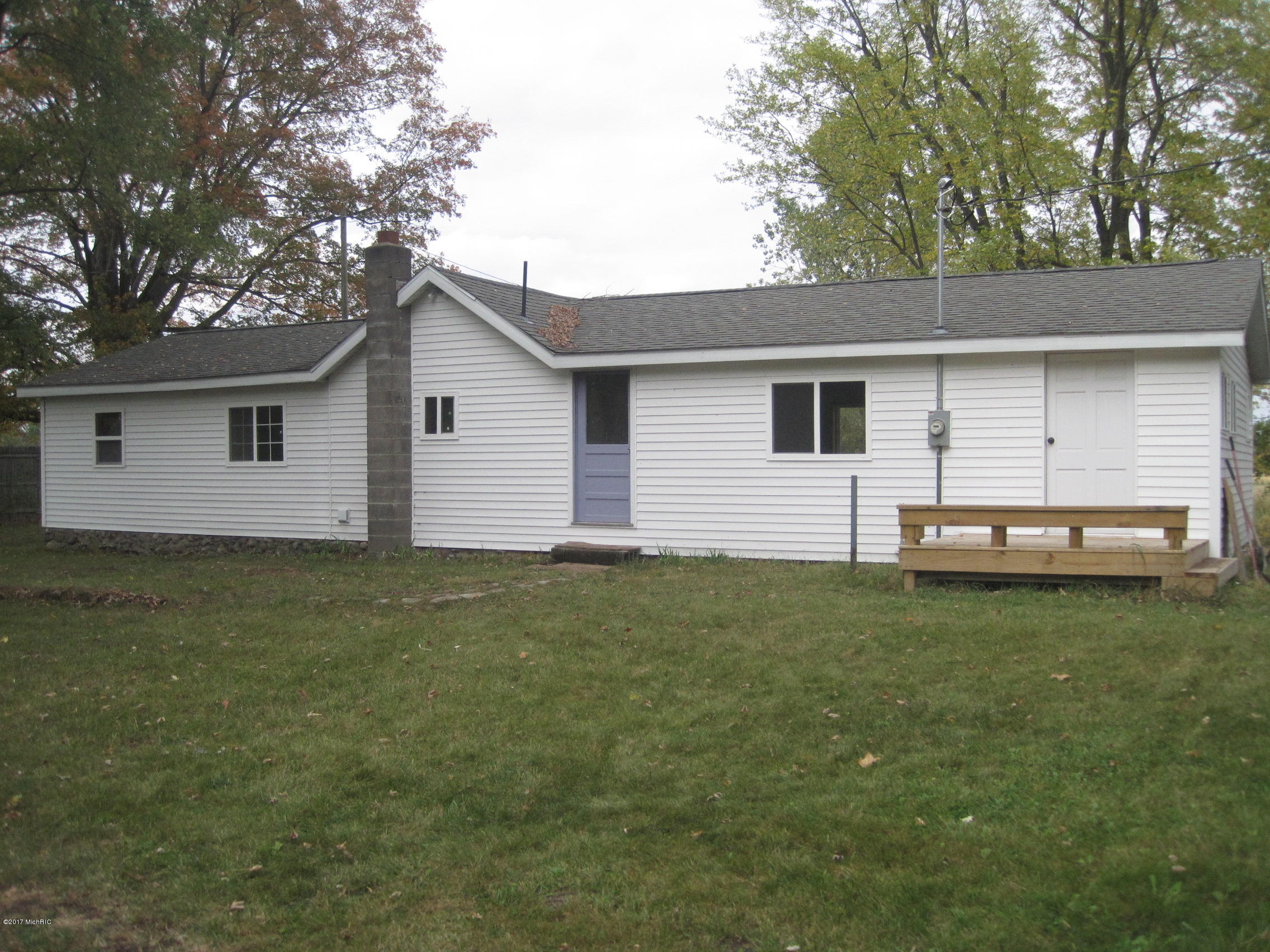 1103 Church Road Northwest Edmore, MI 48829 - Photo 4 of 27 IMG_6044