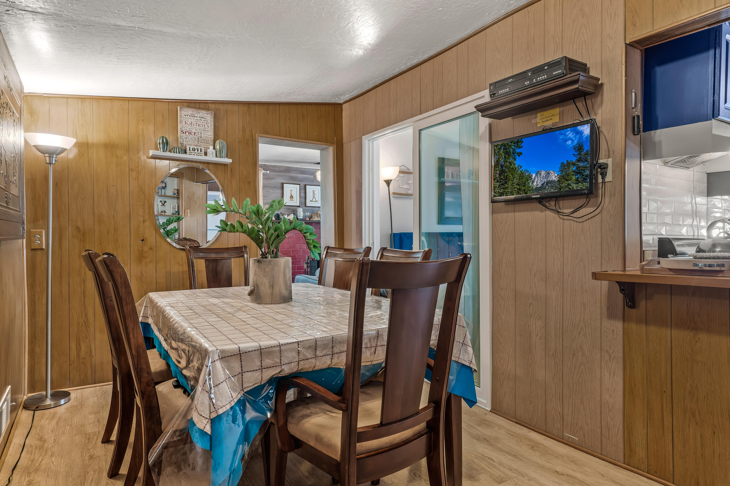 23061 Banning Idyllwild Road Idyllwild, CA 92549 - Photo 17 of 46 a dining room with furniture and window