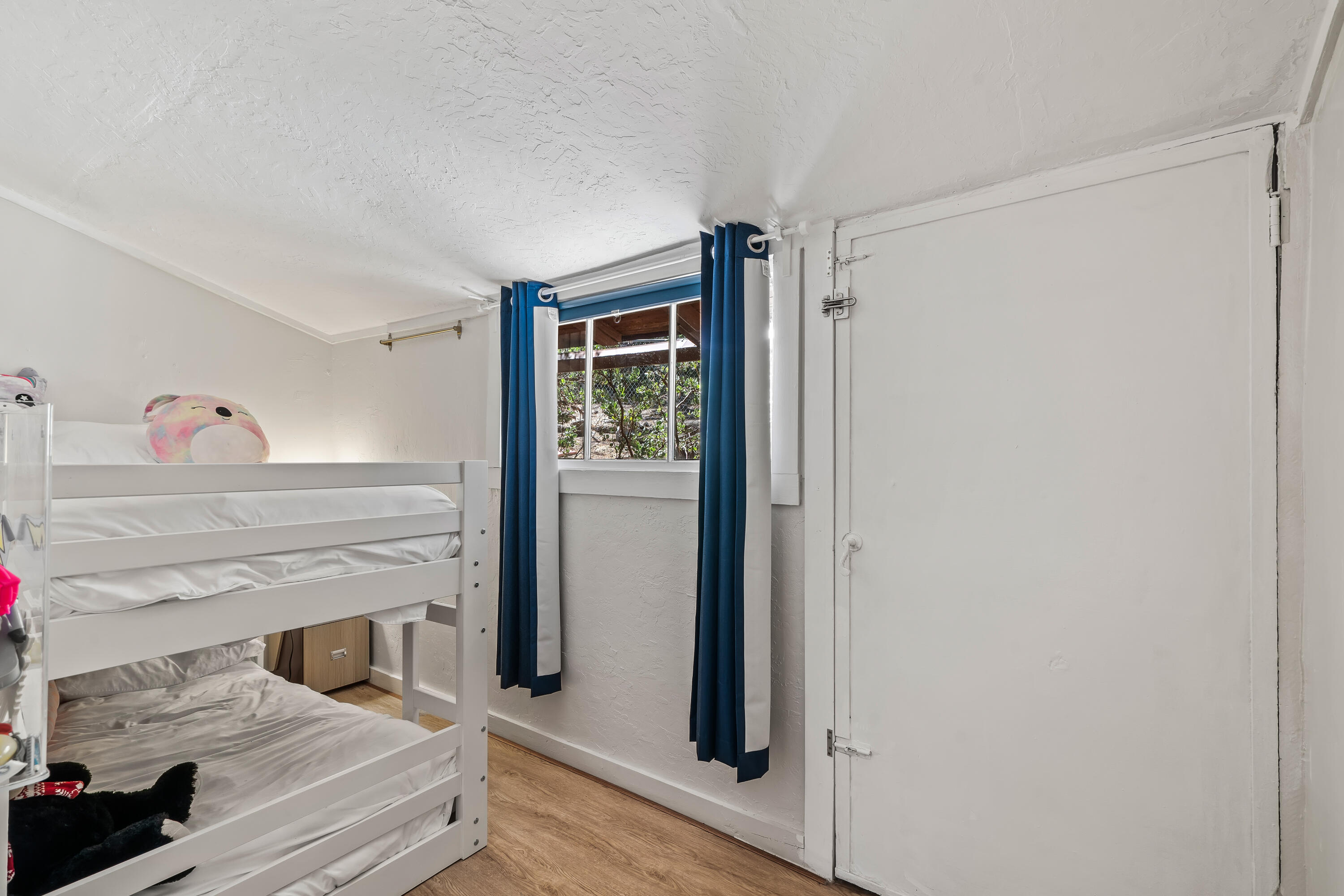 23061 Banning Idyllwild Road Idyllwild, CA 92549 - Photo 28 of 46 a bedroom with a bed and a window