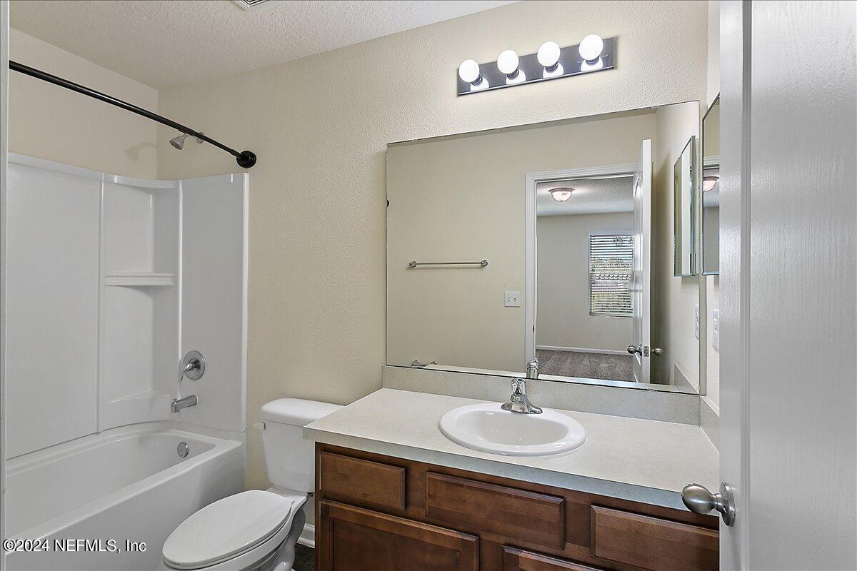 225 Whitland Way St. Augustine, FL 32086 - Photo 12 of 17 a bathroom with a sink and a mirror