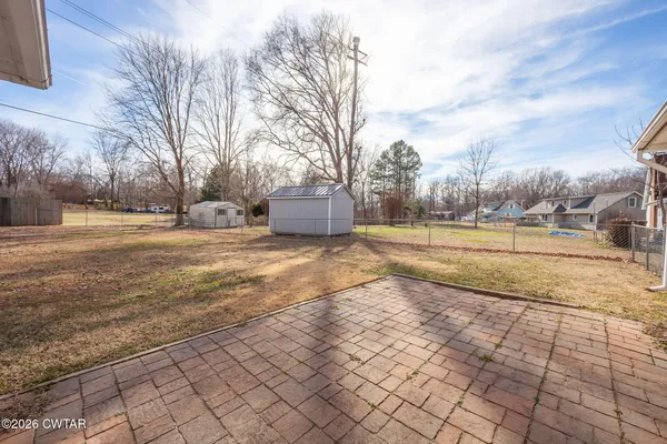 a view of yard with trees