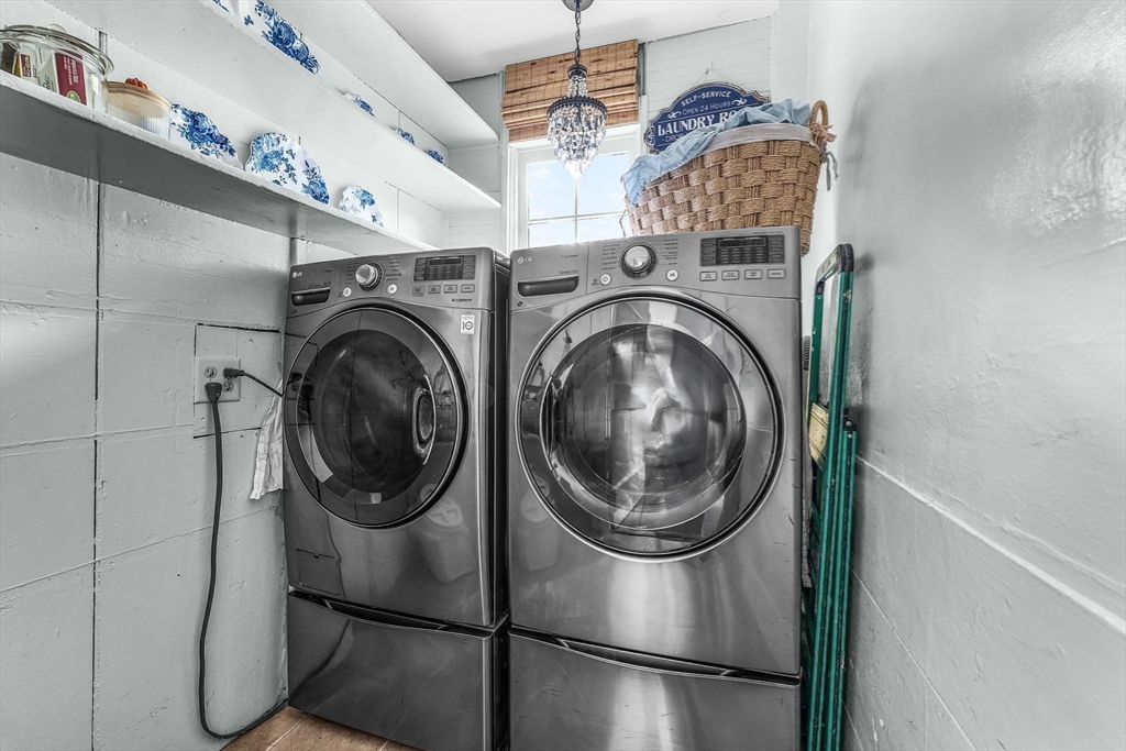 180 Elm Street Hanover, MA 02339 - Photo 16 of 30 a utility room with dryer and washer