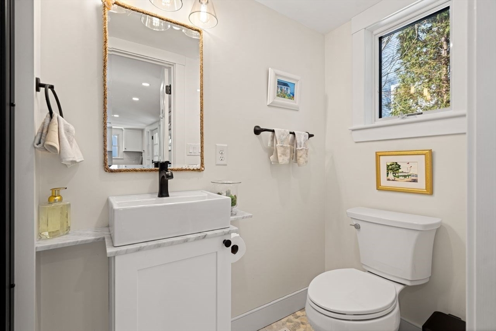 7 Cottage Street Marblehead, MA 01945 - Photo 20 of 42