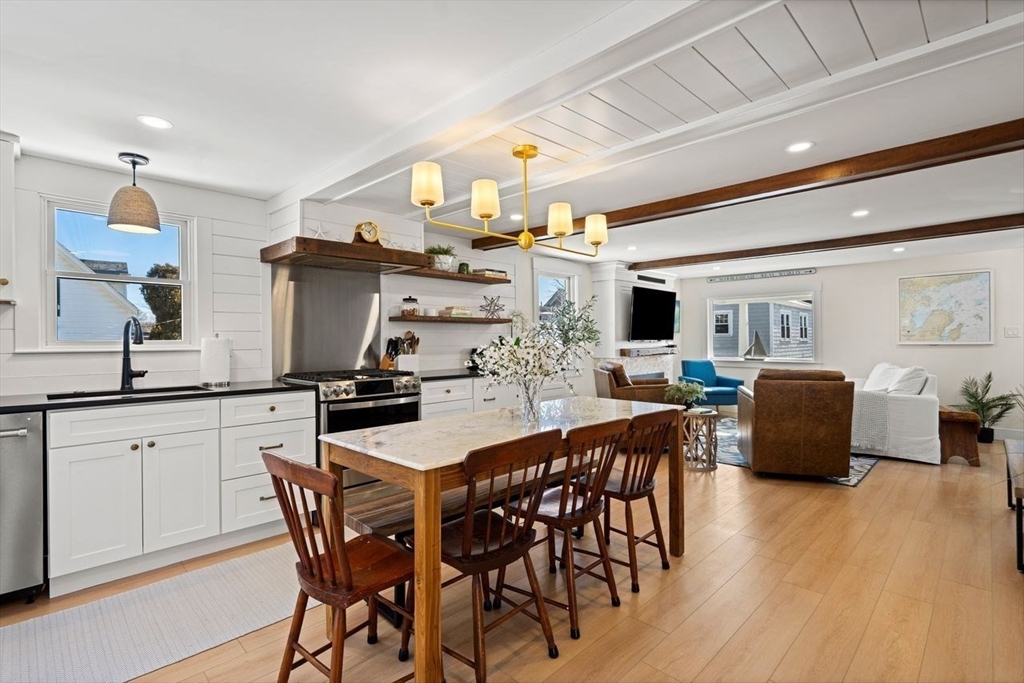 7 Cottage Street Marblehead, MA 01945 - Photo 4 of 42