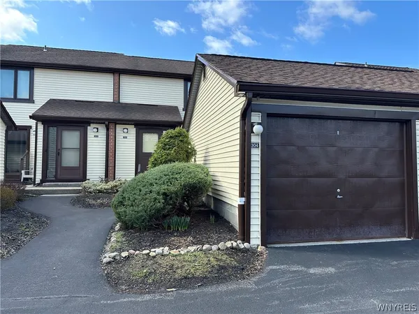 $238,000 | 304 Charlesgate Circle, Amherst, NY 14051