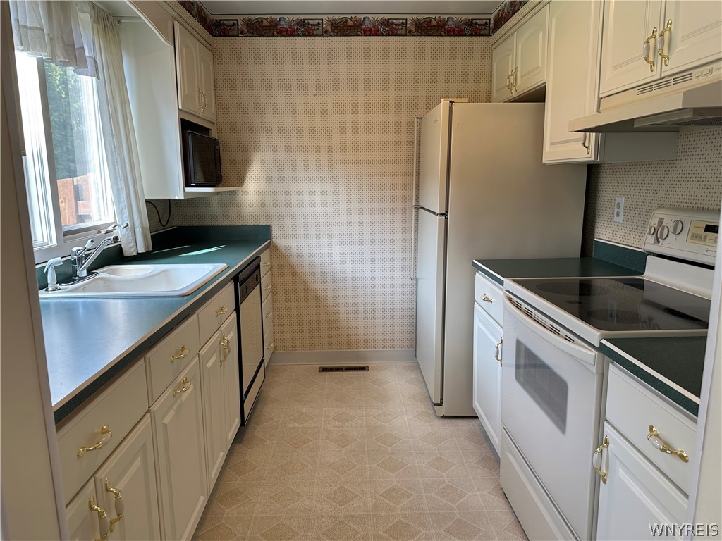 304 Charlesgate Circle Amherst, NY 14051 - Photo 11 of 30