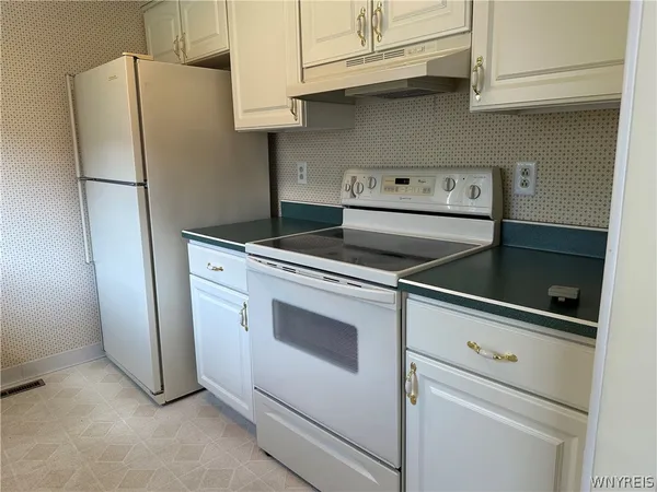 $238,000 | 304 Charlesgate Circle, Amherst, NY 14051