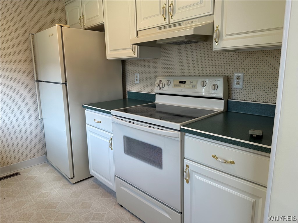 304 Charlesgate Circle Amherst, NY 14051 - Photo 13 of 30