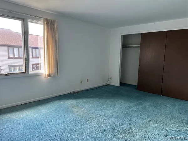 $238,000 | 304 Charlesgate Circle, Amherst, NY 14051