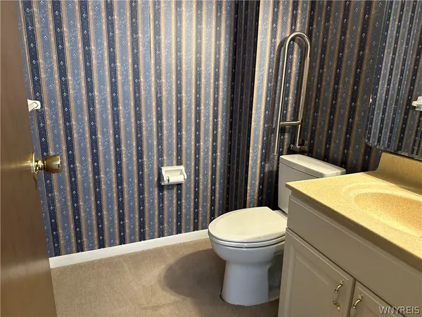 $238,000 | 304 Charlesgate Circle, Amherst, NY 14051