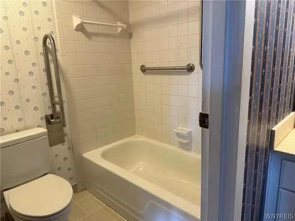 $238,000 | 304 Charlesgate Circle, Amherst, NY 14051