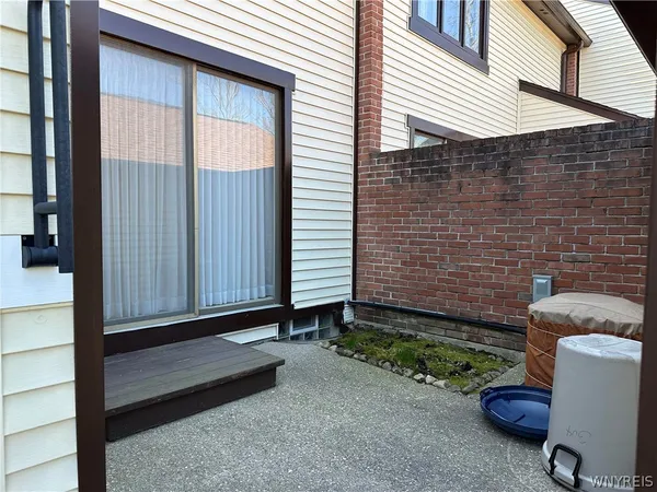 $238,000 | 304 Charlesgate Circle, Amherst, NY 14051