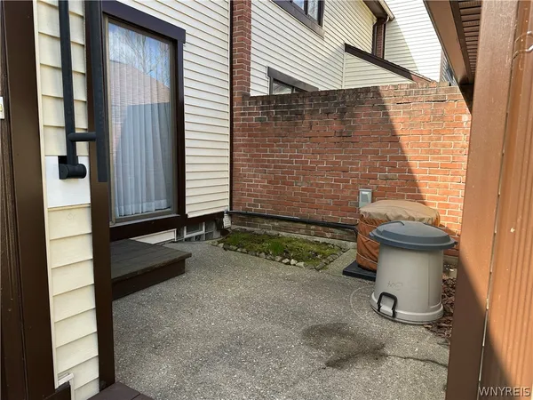 $238,000 | 304 Charlesgate Circle, Amherst, NY 14051