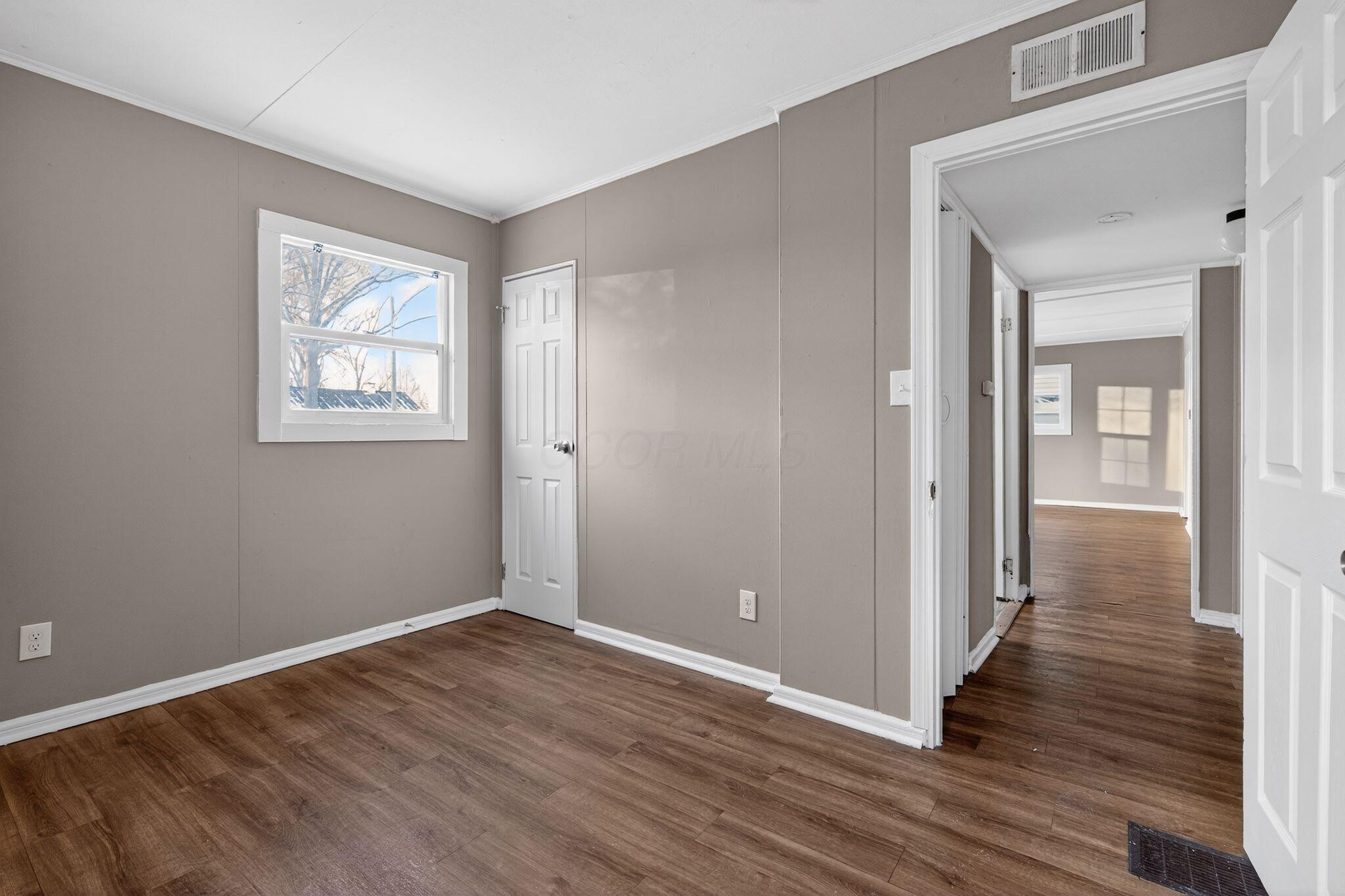 1042 South Hampton Road Columbus, OH 43227 - Photo 22 of 31 23_1042_S_Hampton_Rd_Columbus_OH_43227-B