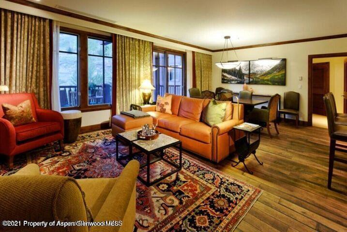 39 Boomerang Road, Unit 8409 WINTER INTEREST 1 Aspen, CO 81611 - Photo 4 of 10 LR to Dining Area
