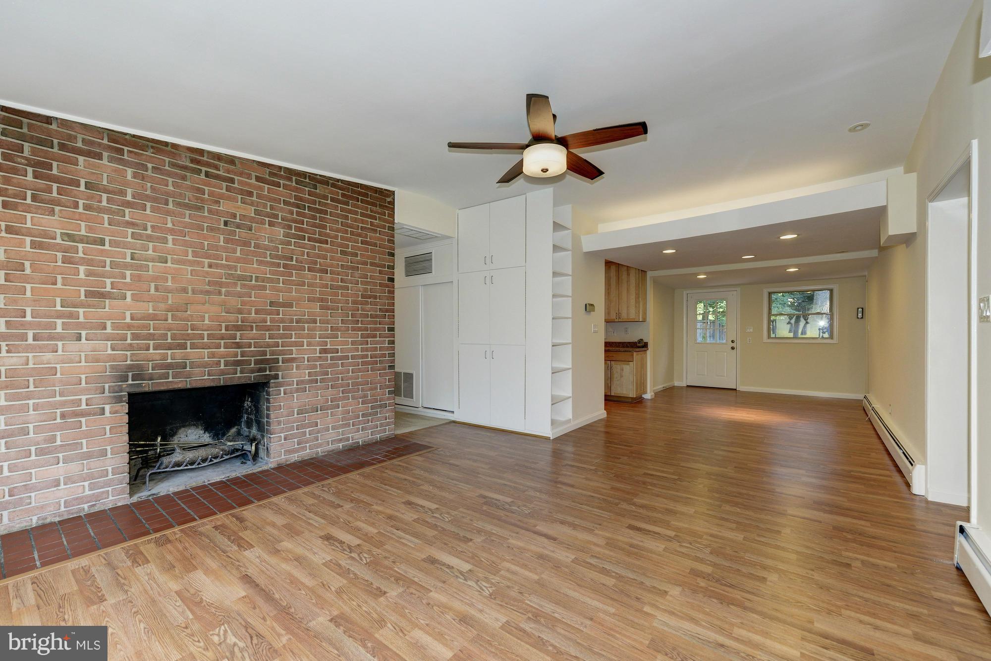 7020 Oak Ridge Road Falls Church, VA 22042 - Photo 7 of 25 Living Room w/wood burning fplc