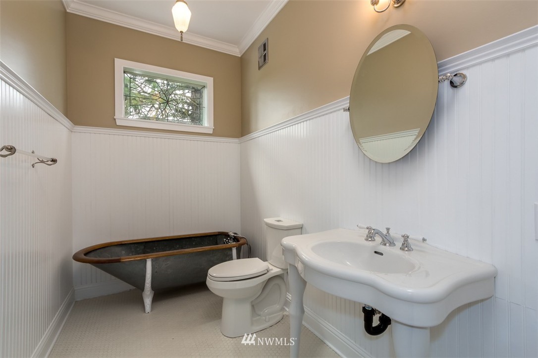 8490 Northeast Beck Road Bainbridge Island, WA 98110 - Photo 12 of 25