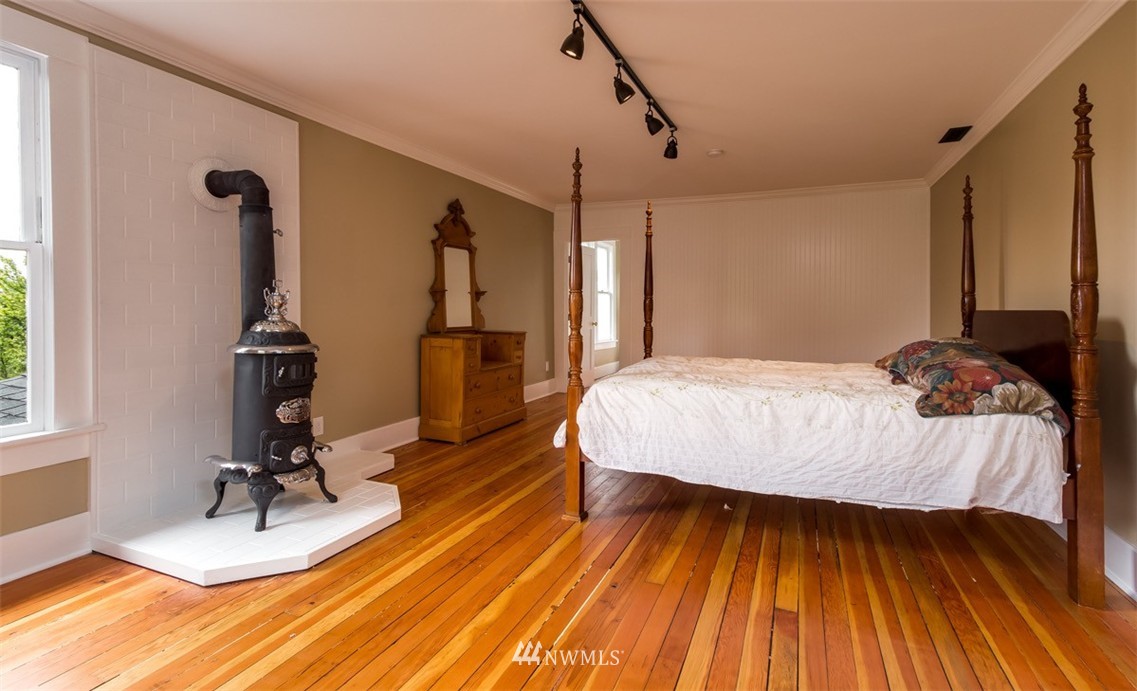 8490 Northeast Beck Road Bainbridge Island, WA 98110 - Photo 13 of 25