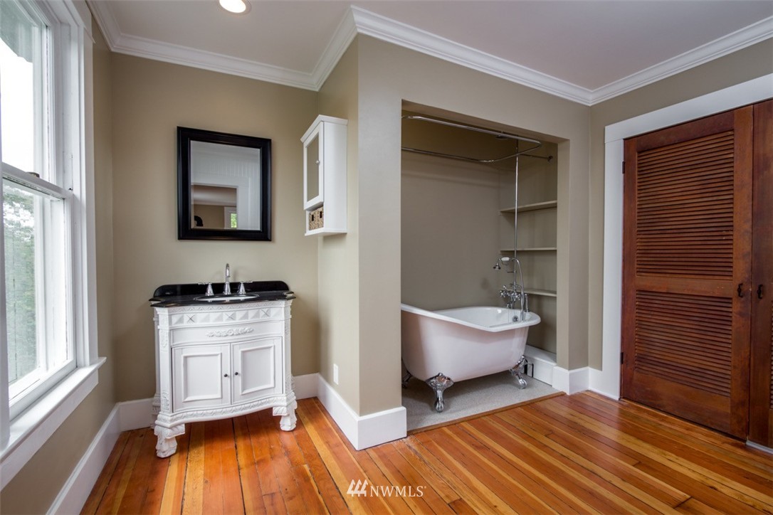 8490 Northeast Beck Road Bainbridge Island, WA 98110 - Photo 14 of 25